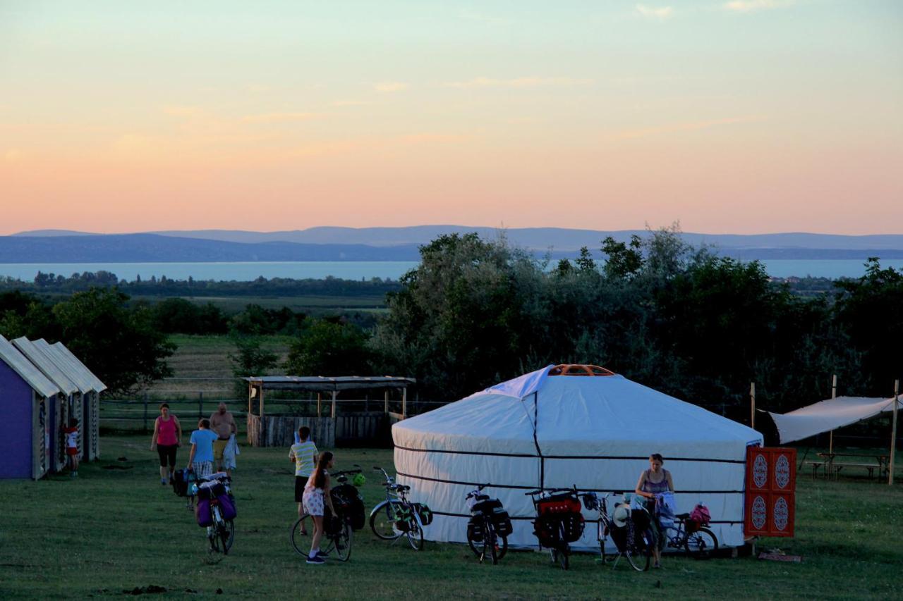 Dharma Horse Shelter Bungalows & Farmping ชิโอฟก ภายนอก รูปภาพ