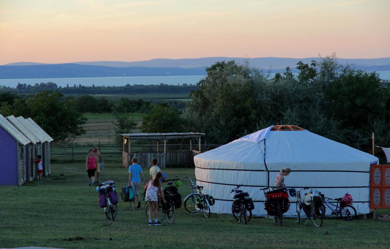 Dharma Horse Shelter Bungalows & Farmping ชิโอฟก ภายนอก รูปภาพ